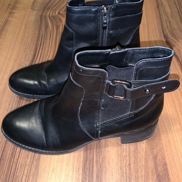 Shoes and sandals - Picture 1 of 7